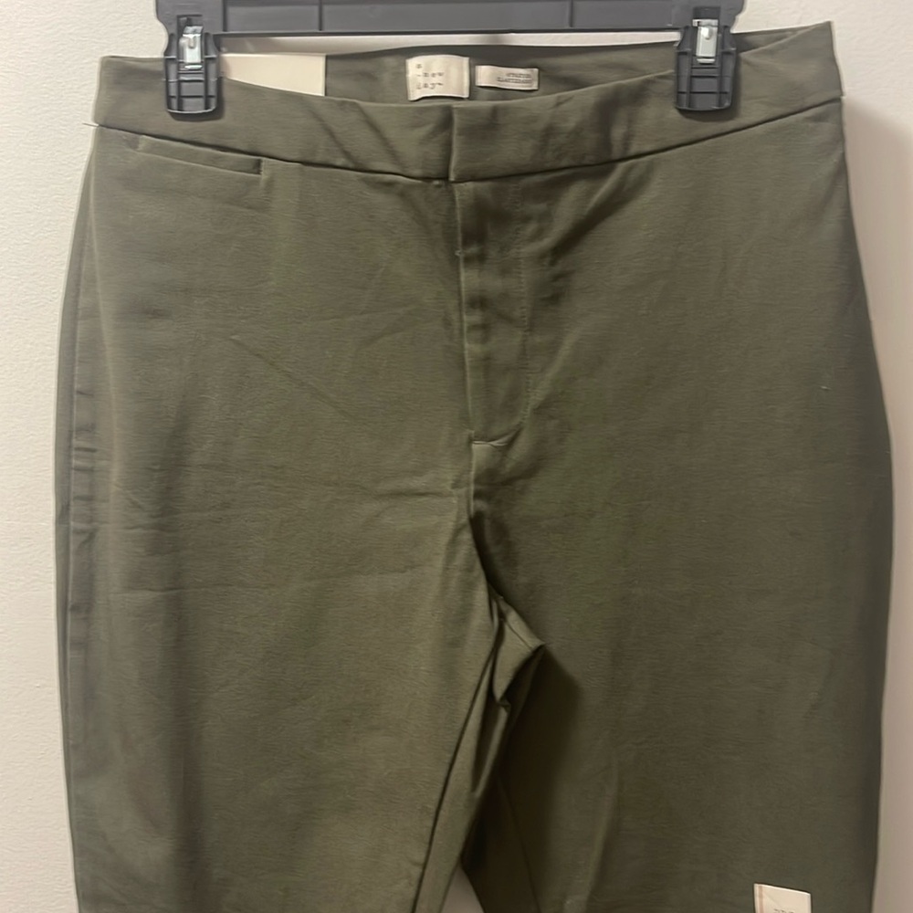 💕A New Day Green Skinny Ankle pants 10R

💕= 3 for $25